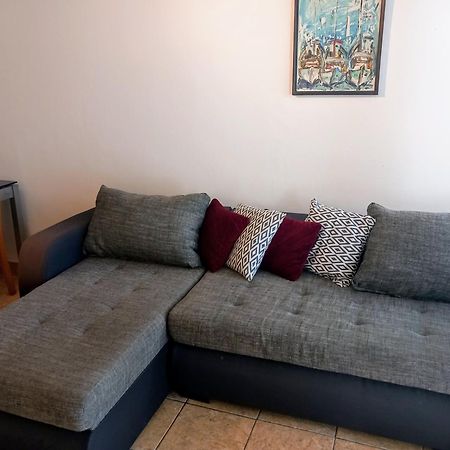 Leo Appartement Makarska Buitenkant foto
