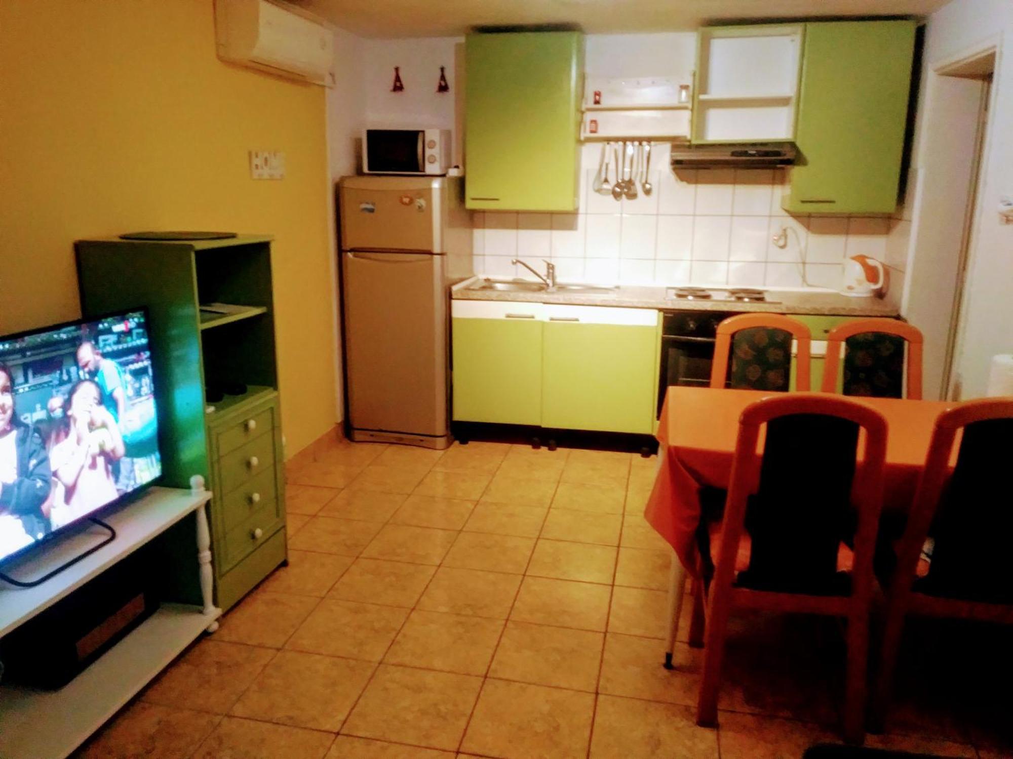 Leo Appartement Makarska Buitenkant foto