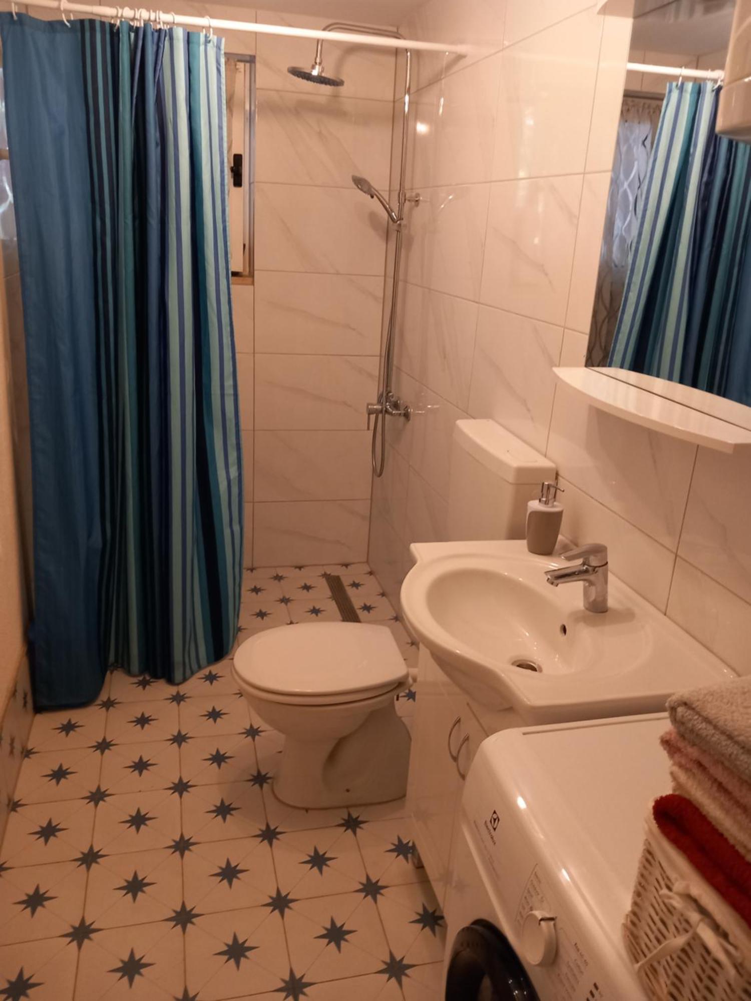 Leo Appartement Makarska Buitenkant foto