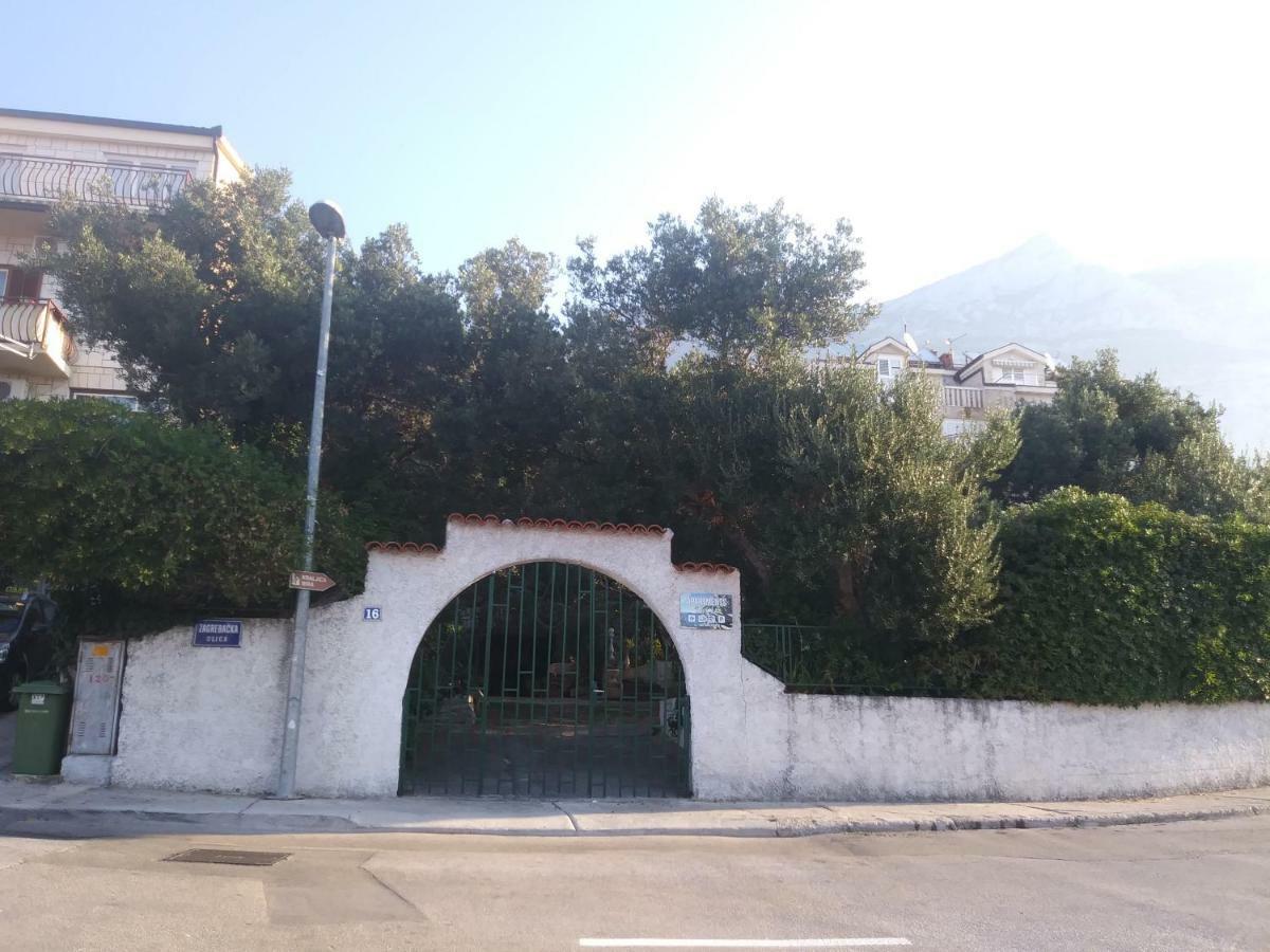 Leo Appartement Makarska Buitenkant foto